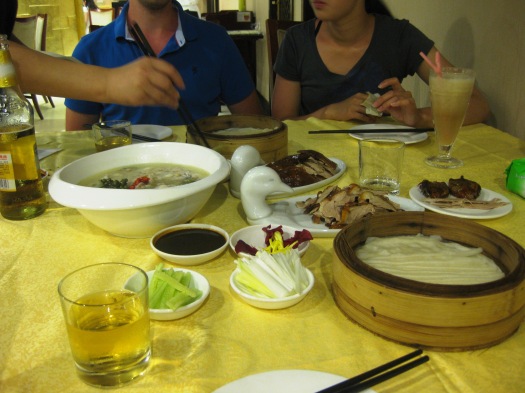 "You'd have to be quackers to leave Beijing without trying its Peking duck". Kungligt gott!