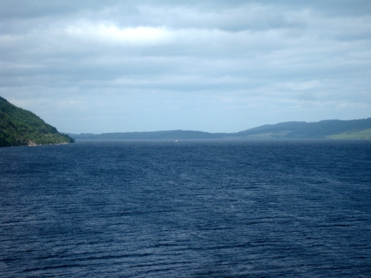 Få sjöar är lika mytomspunna som Loch Ness. Turismen byggs till en stor del kring sjöodjuret Nessie som så klart inte finns. Eller?