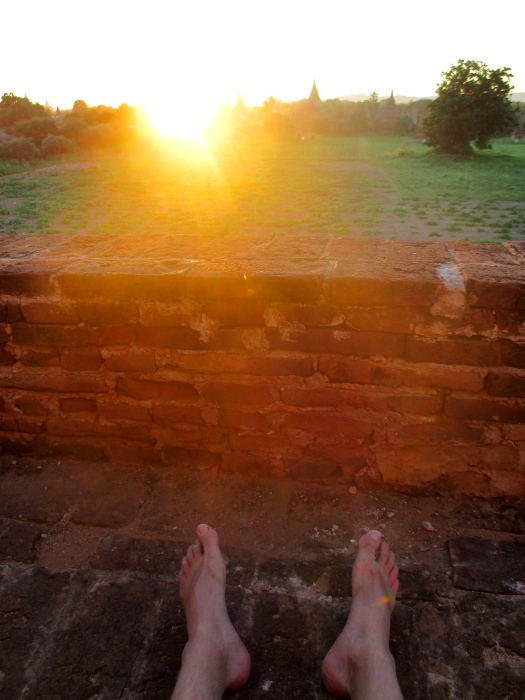 Att sitta helt ensam på toppen av ett tempel i Bagan och se solnedgången var en av resans höjdpunkter.
