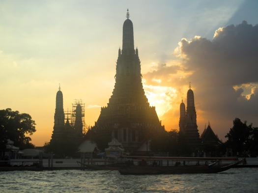 Wat Arun i Bangkok sett fron floden Chao Phraya. 10 november 2014.