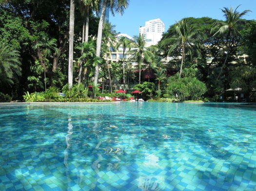Hotellet vi bodde på, Swissôtel Nai Lert Park, hade en mycket inbjudande pool. Här kom vi att tillbringa många heta eftermiddagstimmar.