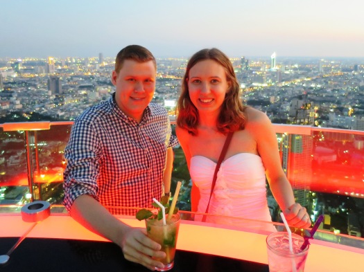 Ett Bangkokbesök är i min mening inte fulländat utan en drink i stil. Vi valde Sky Bar, världens högsta utomhusbar, på lyxhotellet Lebua - som dessutom är känd från filmer Hangover II. 