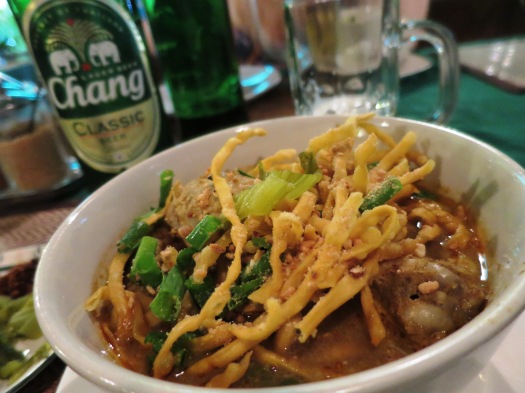 Resans bästa matupplevelse blev när äntligen prövade på kulträtten Khao Soi på en slumpvis utvald restaurang i centrala Chiang Mai. Nudlar och kyckling i en kryddig kokosmjölksssoppa = gott! Tänk att det endast kostade 80 baht, dessutom.
